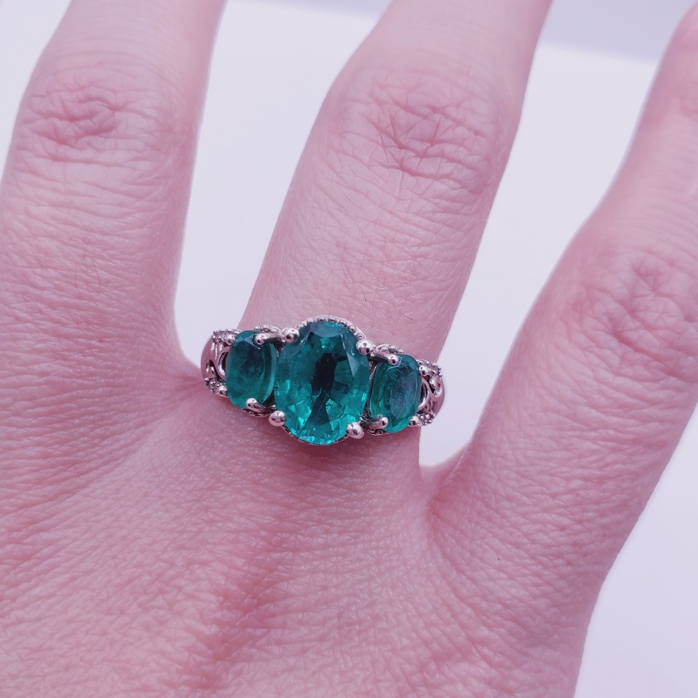 Emerald Green Quartz Ring - Picture 7 of 8